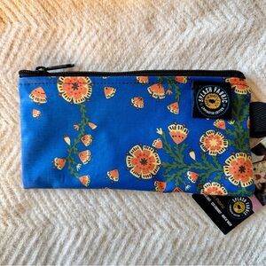 NWT SPLASH FABRIC Pouch